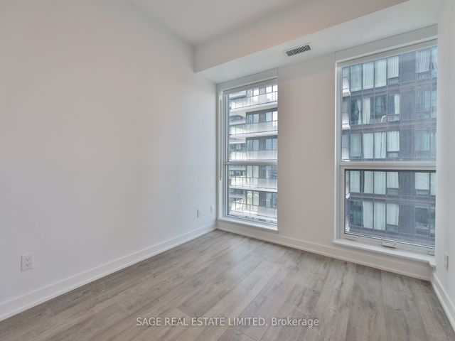 3405 - 327 King St W