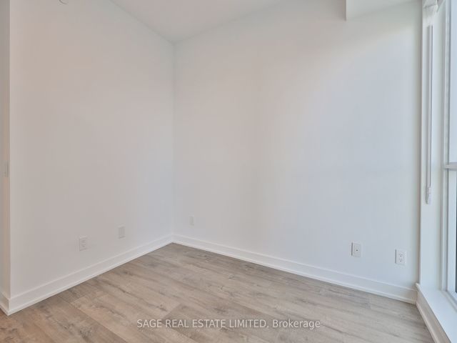 3405 - 327 King St W