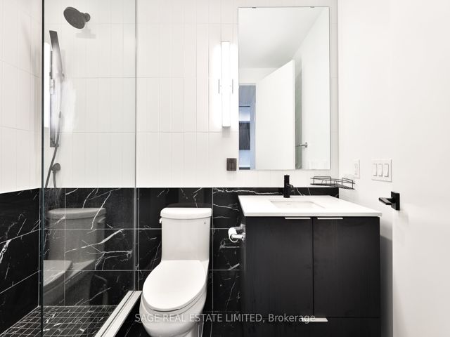 3405 - 327 King St W