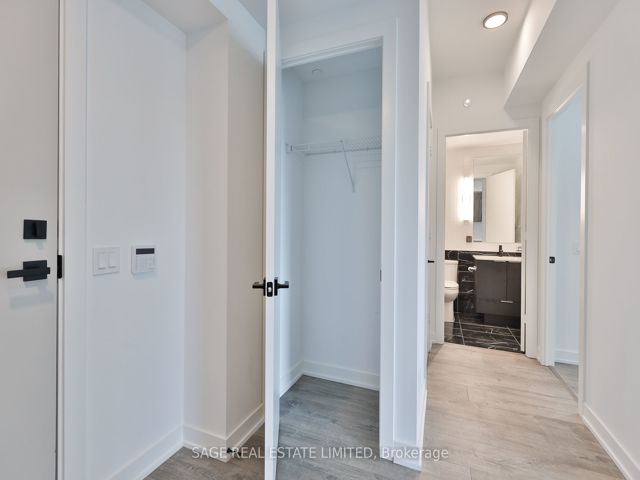 3405 - 327 King St W