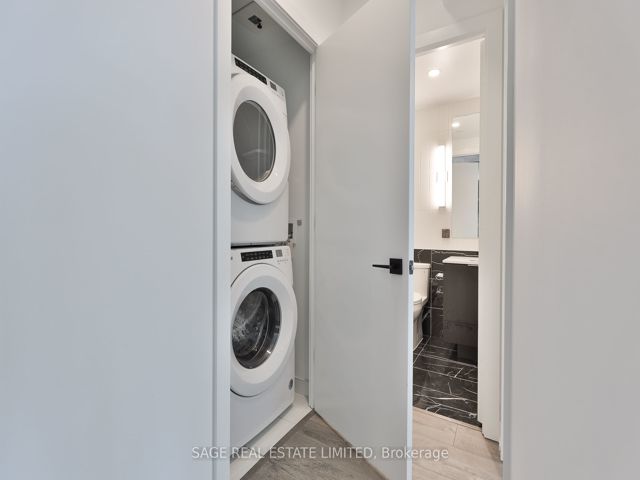 3405 - 327 King St W
