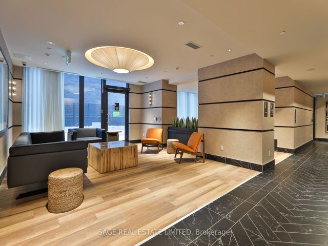 3405 - 327 King St W