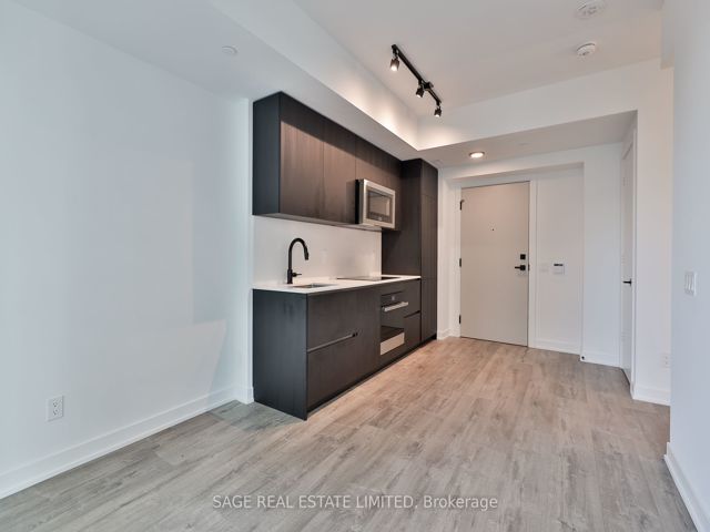 3405 - 327 King St W