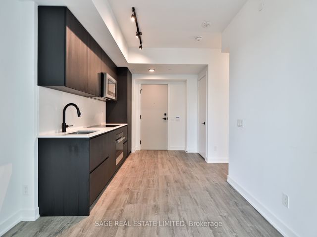 3405 - 327 King St W