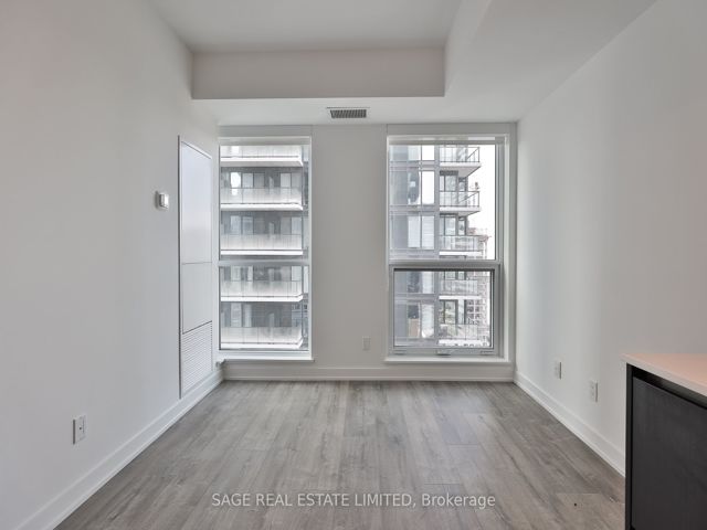3405 - 327 King St W