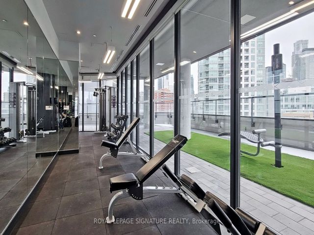 1011 - 159 Wellesley St E