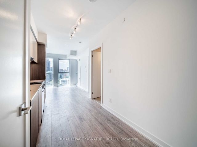 1011 - 159 Wellesley St E
