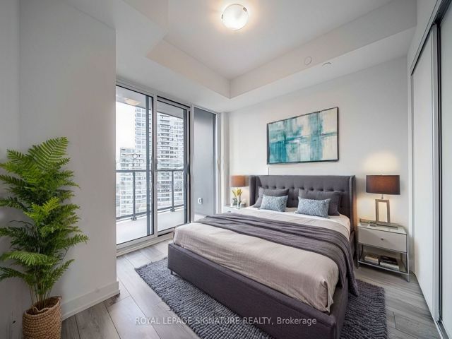 1011 - 159 Wellesley St E