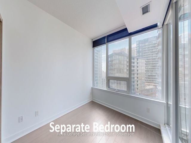 1216 - 19 Bathurst St