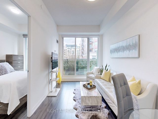 215 - 18 Rean Dr