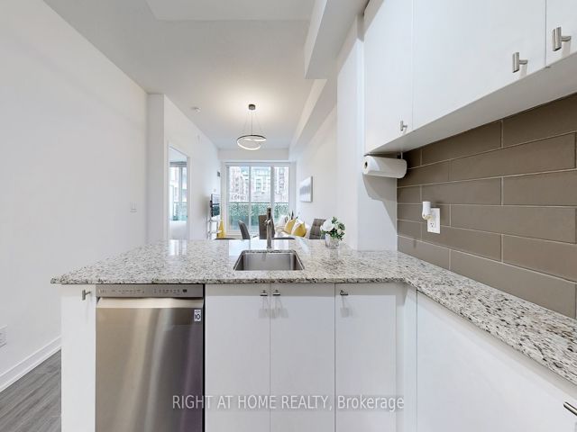 215 - 18 Rean Dr