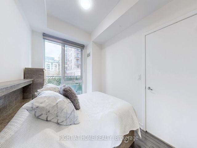 215 - 18 Rean Dr