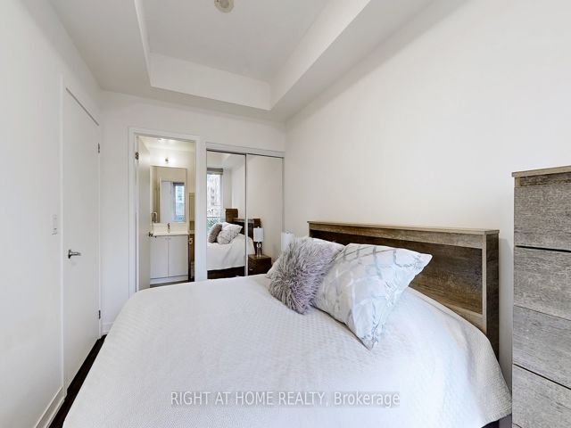 215 - 18 Rean Dr