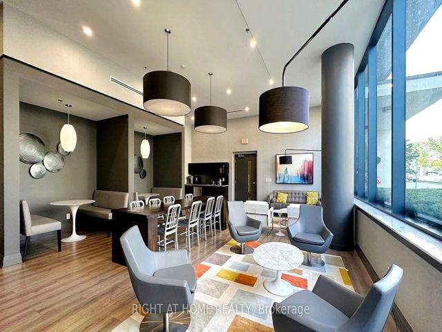 215 - 18 Rean Dr