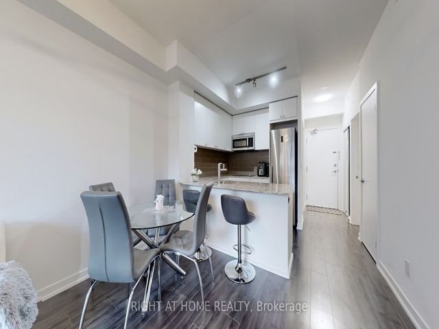 215 - 18 Rean Dr