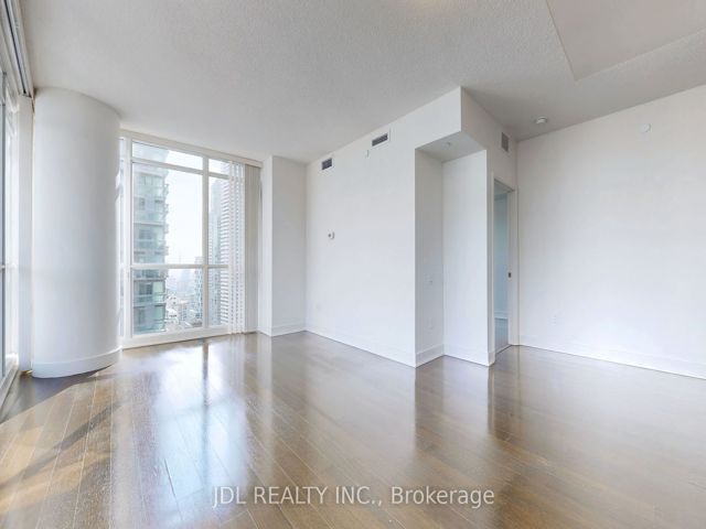 2610 - 30 Roehampton Ave