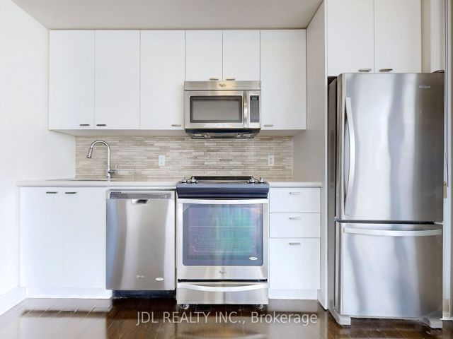 2610 - 30 Roehampton Ave