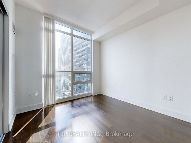 2610 - 30 Roehampton Ave