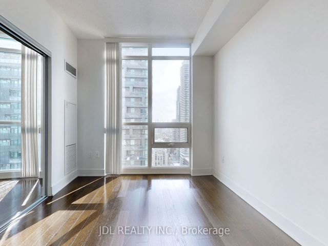 2610 - 30 Roehampton Ave