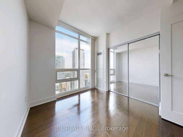 2610 - 30 Roehampton Ave
