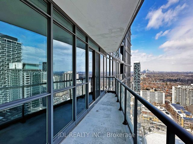 2610 - 30 Roehampton Ave