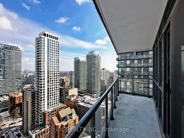 2610 - 30 Roehampton Ave