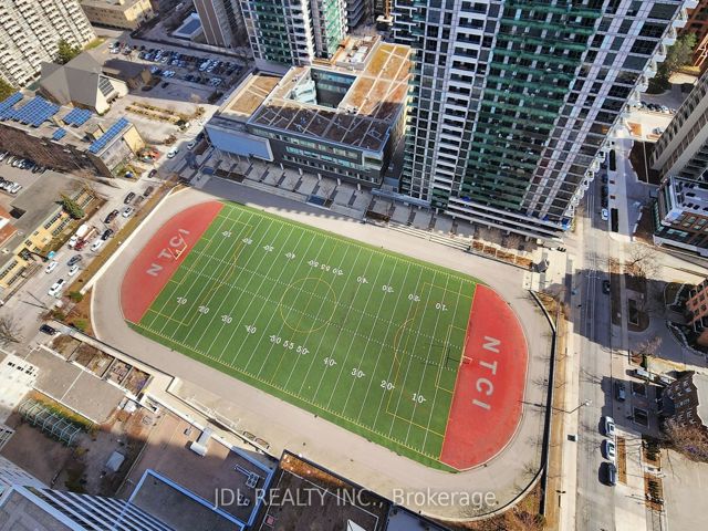 2610 - 30 Roehampton Ave