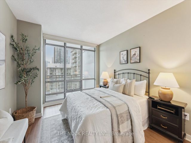 902 - 3 Navy Wharf Crt