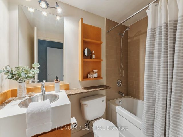 902 - 3 Navy Wharf Crt