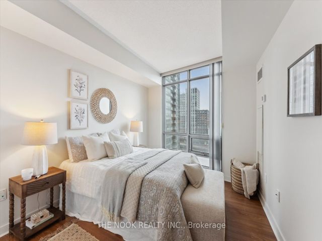 902 - 3 Navy Wharf Crt