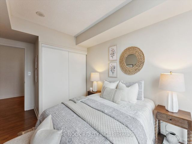 902 - 3 Navy Wharf Crt