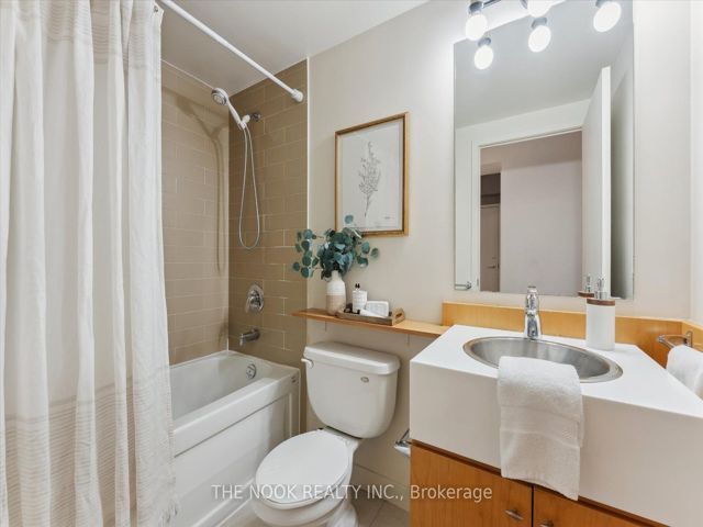 902 - 3 Navy Wharf Crt