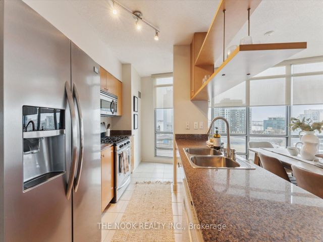 902 - 3 Navy Wharf Crt