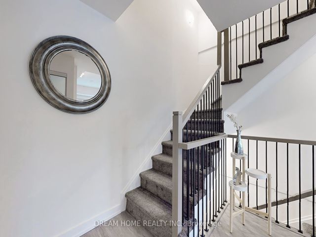 42 - 851 Sheppard Ave W