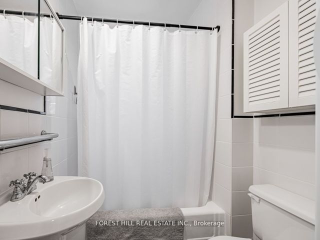 305 - 1840 Bathurst St