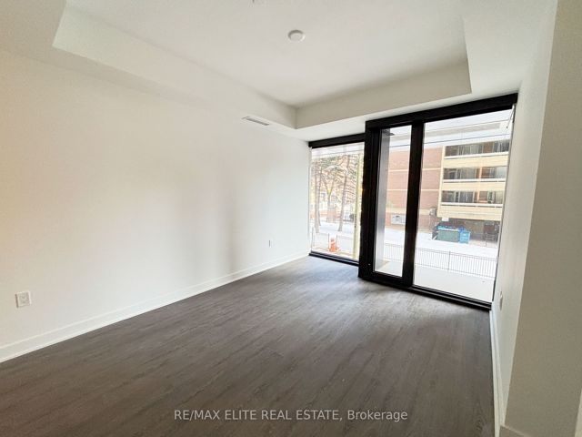 TH10 - 55 Charles St E