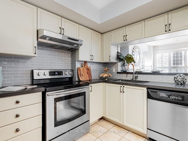 1202 - 5 Everson Dr