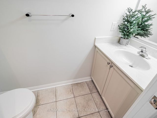 1202 - 5 Everson Dr