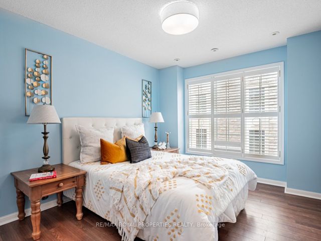 1202 - 5 Everson Dr