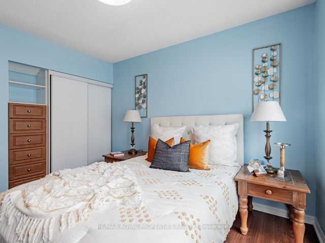 1202 - 5 Everson Dr