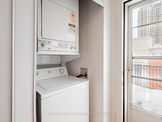 1202 - 5 Everson Dr