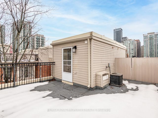 1202 - 5 Everson Dr