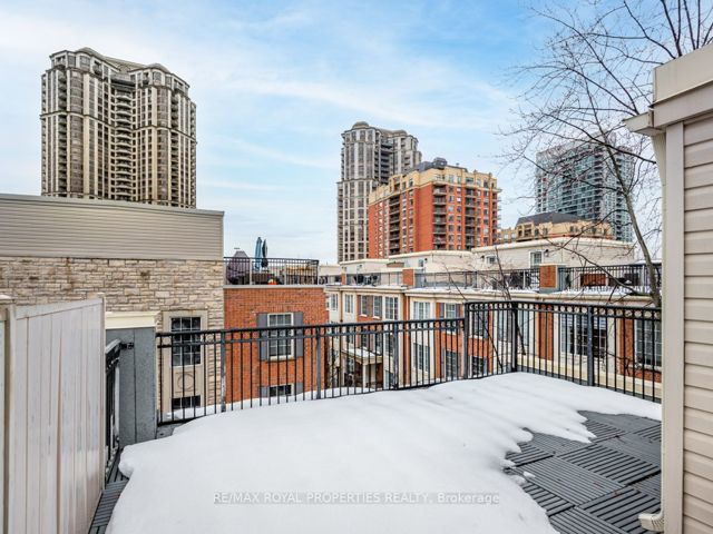 1202 - 5 Everson Dr