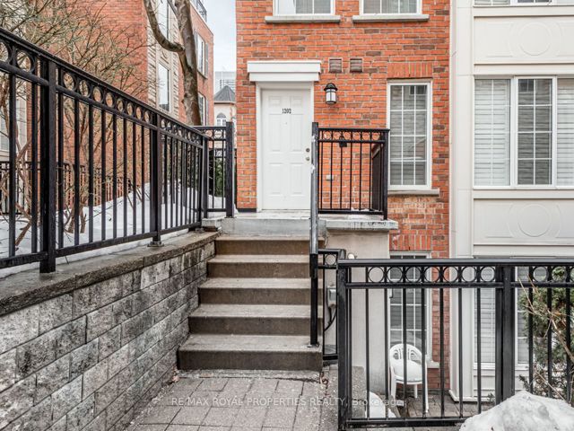 1202 - 5 Everson Dr