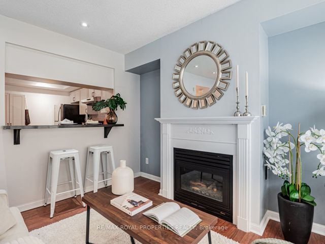 1202 - 5 Everson Dr