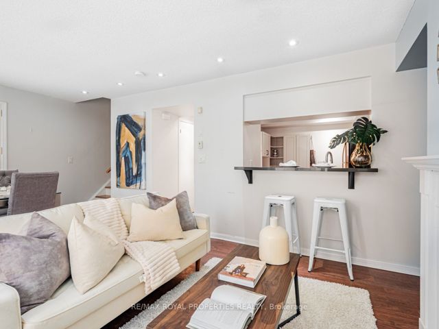 1202 - 5 Everson Dr