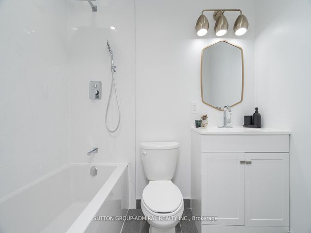 PH05 - 150 Neptune Dr