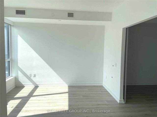 4811 - 395 Bloor St E