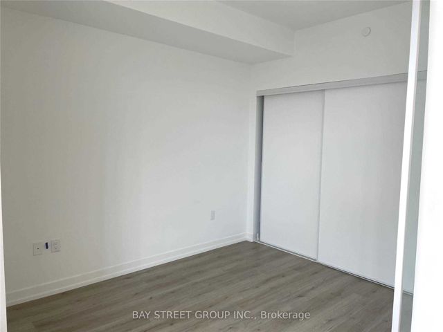 4811 - 395 Bloor St E