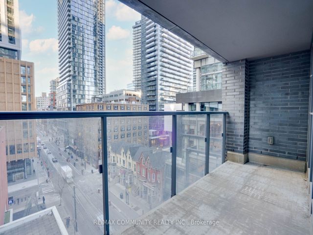 824 - 295 Adelaide St W